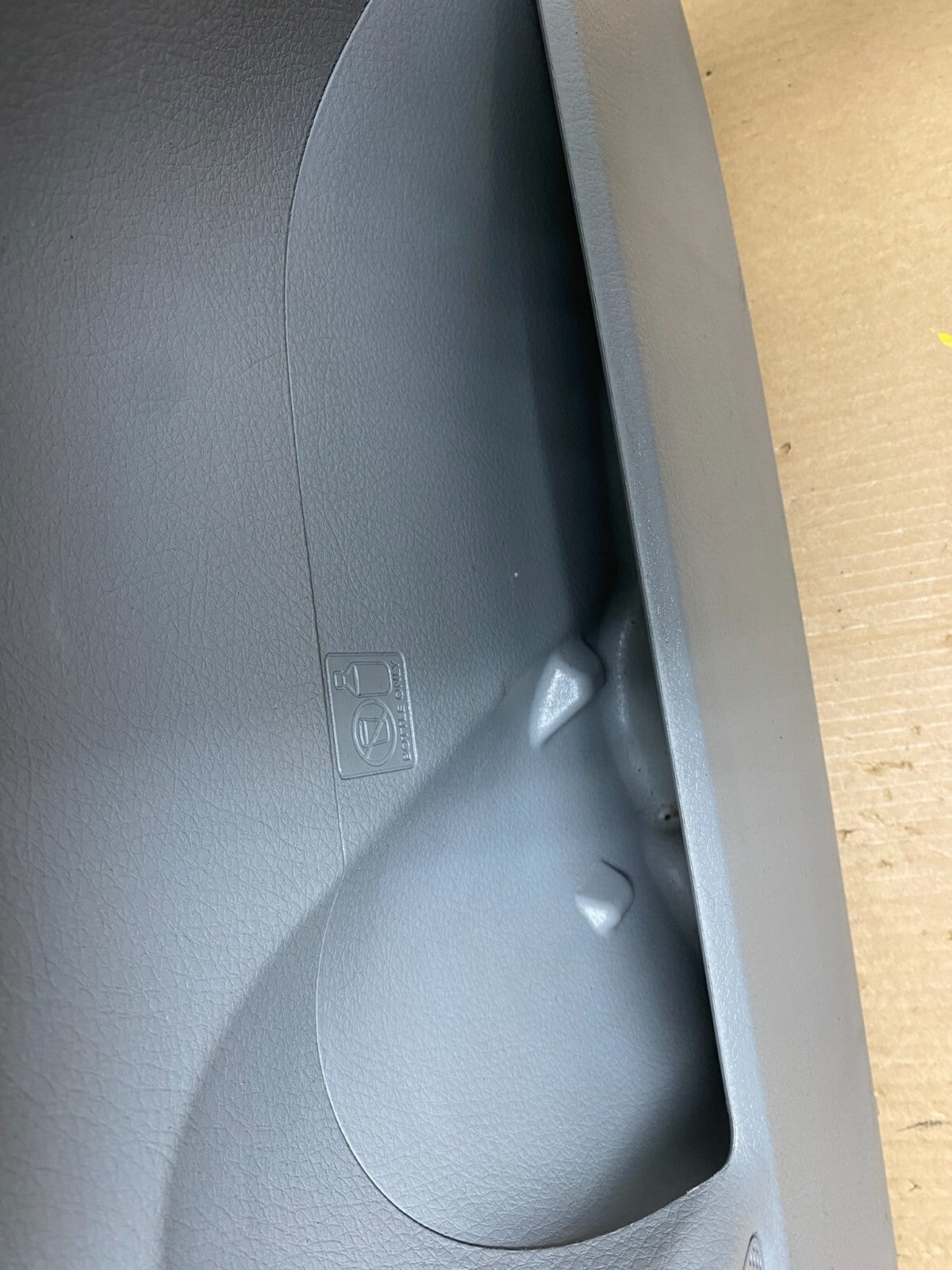 2014 2015 Kia Sorento Front Right Passenger RH Door Panel Trim G0145 DG14