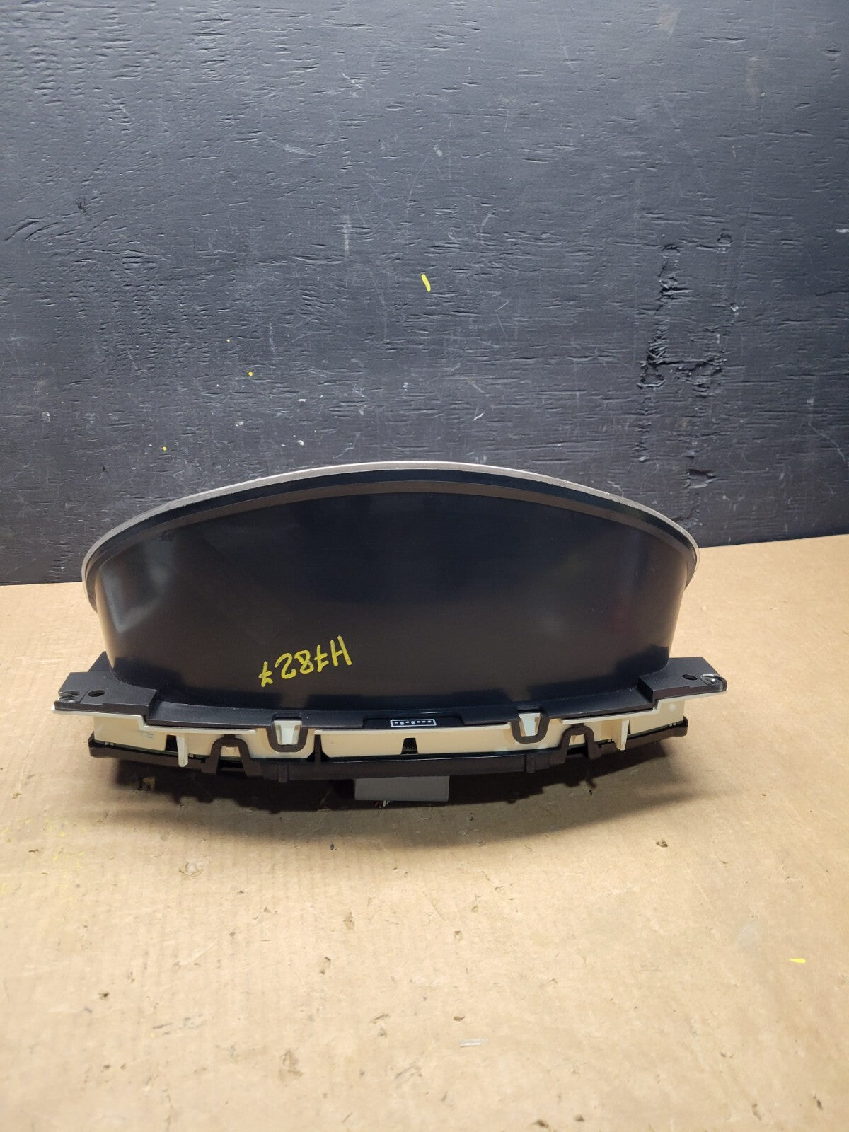 2004 to 2007 Chevrolet Express Speedometer Cluster Gauge H7827 PS4