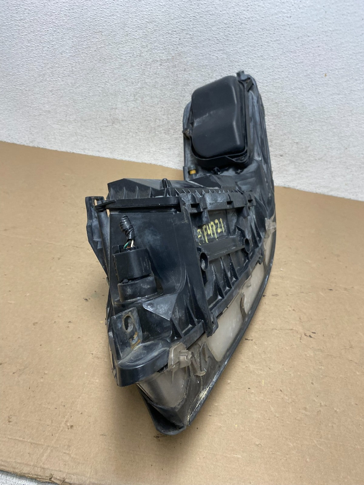 2005 to 2011 Lincoln Town Car Right Passenger Rh Side Headlight AF4721 DW9