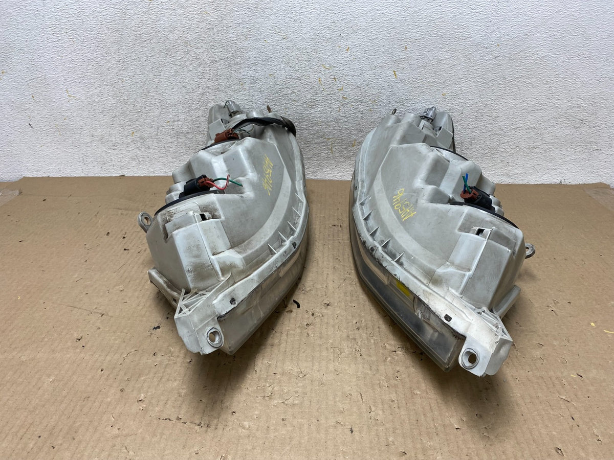 2000 to 2004 Toyota Avalon Halogen Left+Right Headlights AH5946 DW12