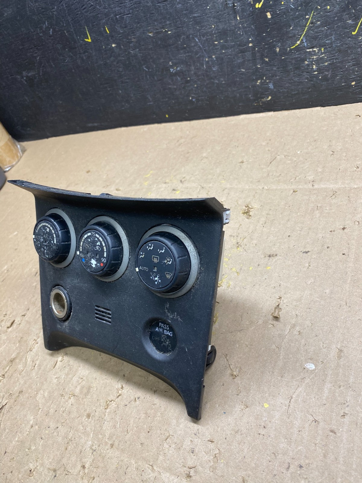 2011 to 2015 Nissan Rogue Heater Temperature AC Climate Control U5026 DG3