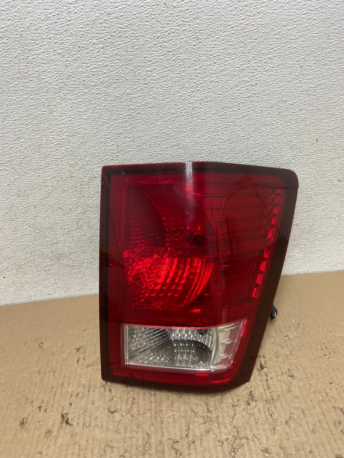 2007 to 2010 Jeep Grand Cherokee Right Passenger Tail Light AF7211 LK0