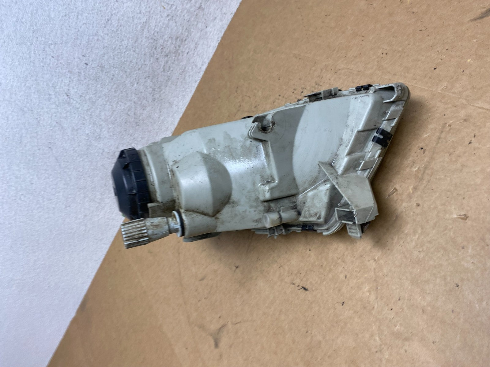 1999 to 2003 Saab 9-3 Front Right Passenger Side Headlight AE3223 DW8