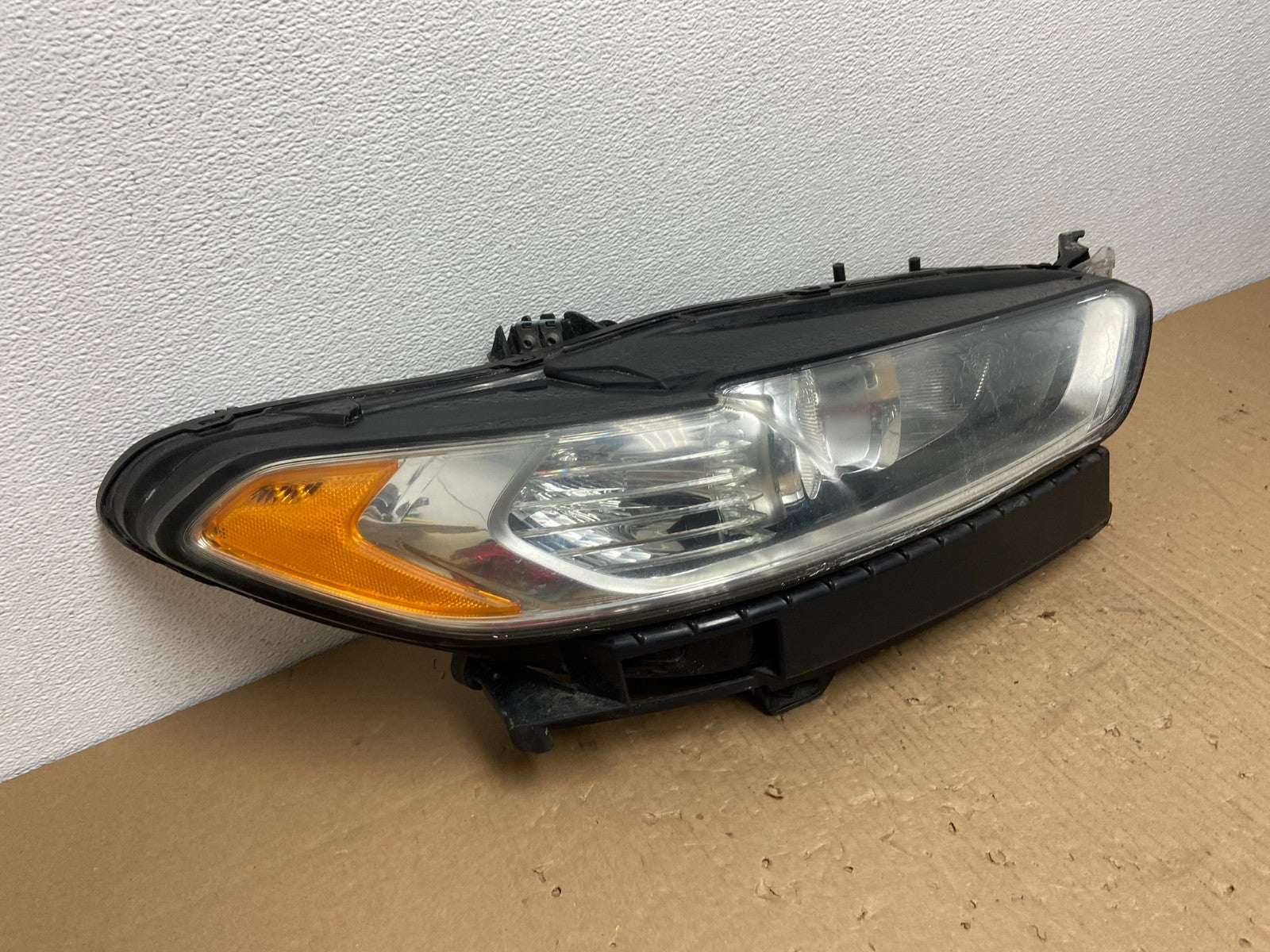 2013 to 2016 Ford Fusion Right Passenger Rh Side Headlight AB6605 DW2