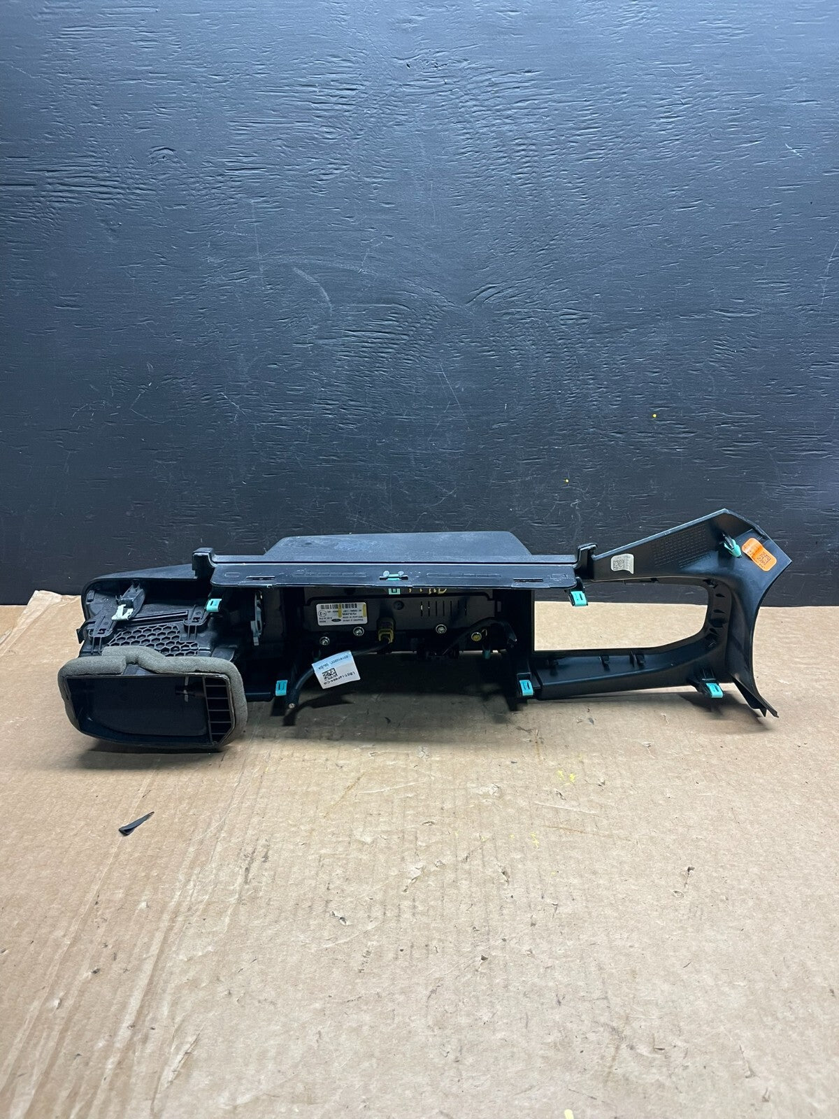 2020 to 2023 Ford Explorer Console Radio Display Screen Air Vent F9410 DG14