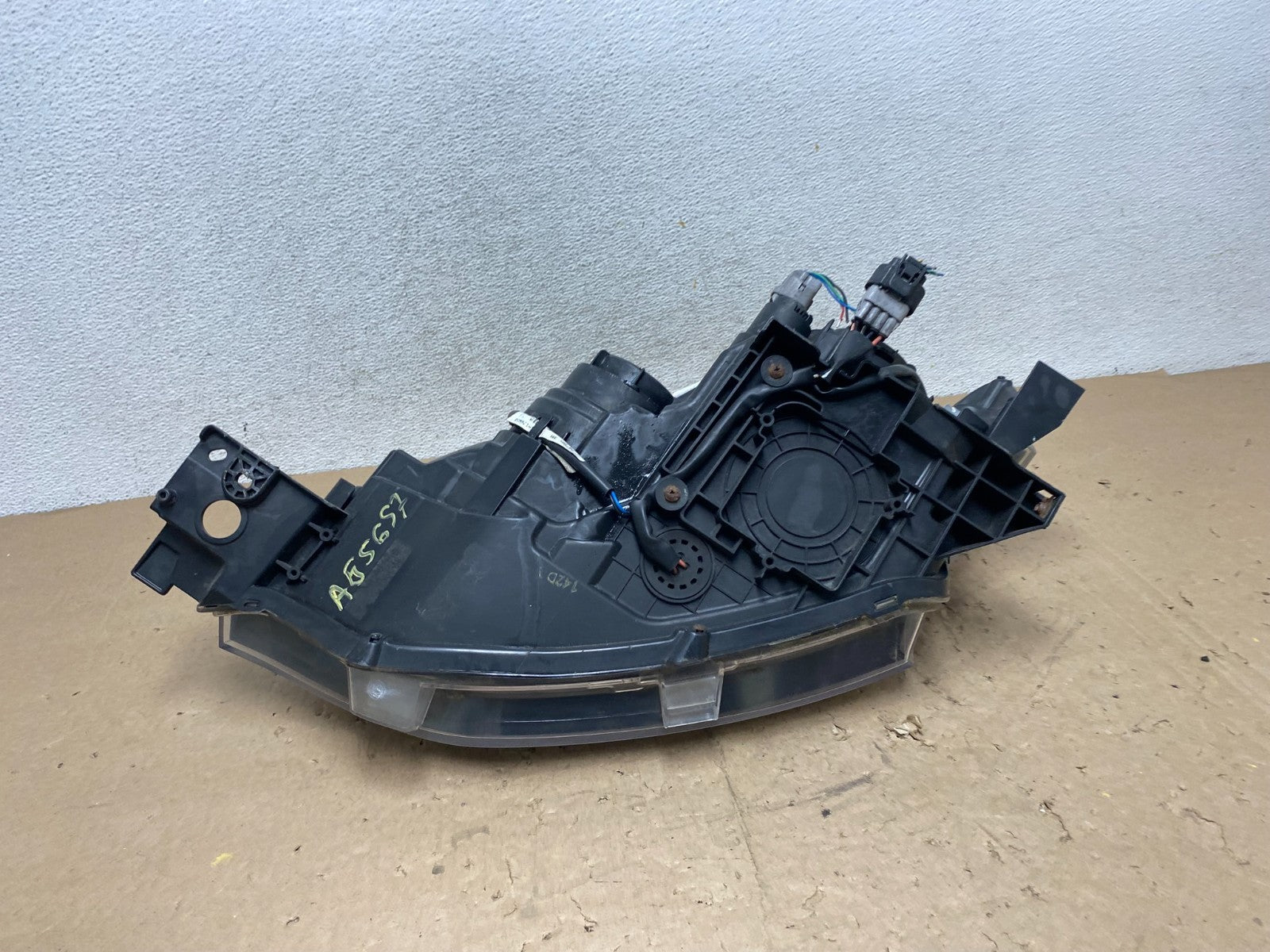 2014-2015 Mitsubishi Outlander Right Passenger Halogen Headlight AG5657 DW7