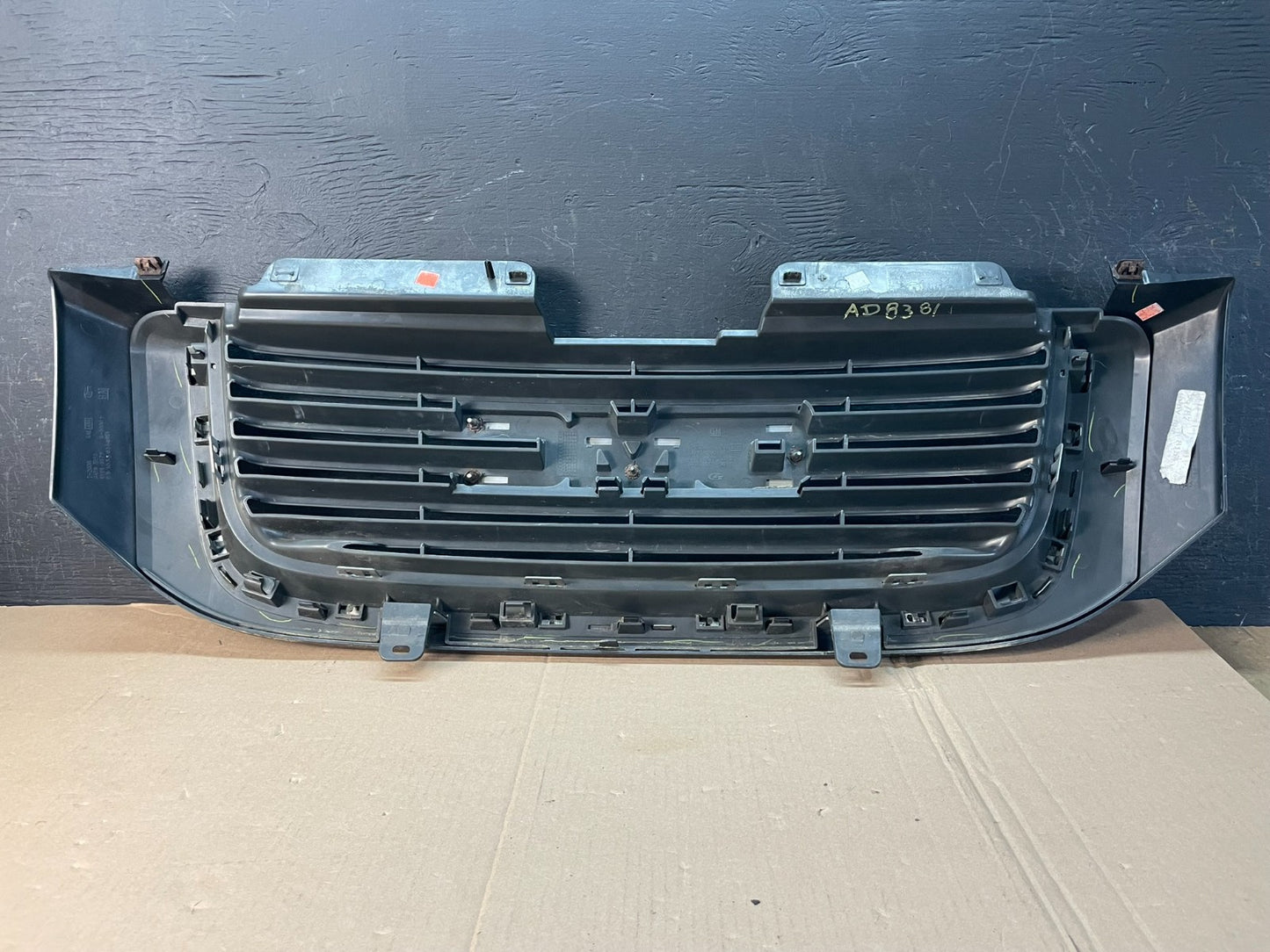 2002 to 2009 Gmc Envoy Front Upper Grill Grille AD8381 DG5