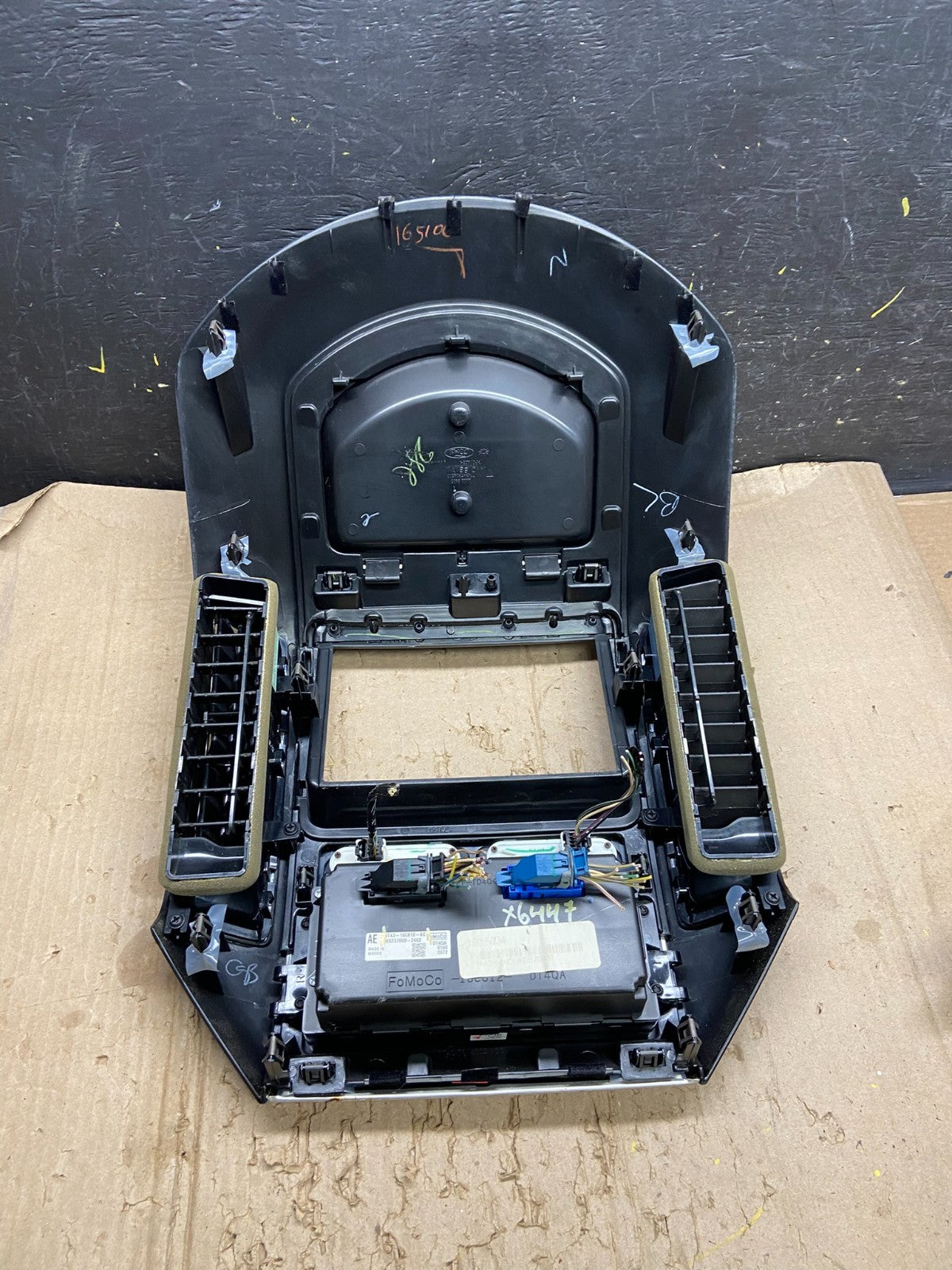 2007 - 2010 Ford Edge Heater Climate Control Radio Control Dash Bezel X6447 DG5