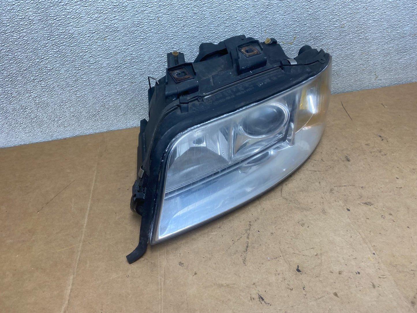 2002 to 2004 Audi A6 Left Driver LH Side Halogen Headlight OEM X5357 DW2