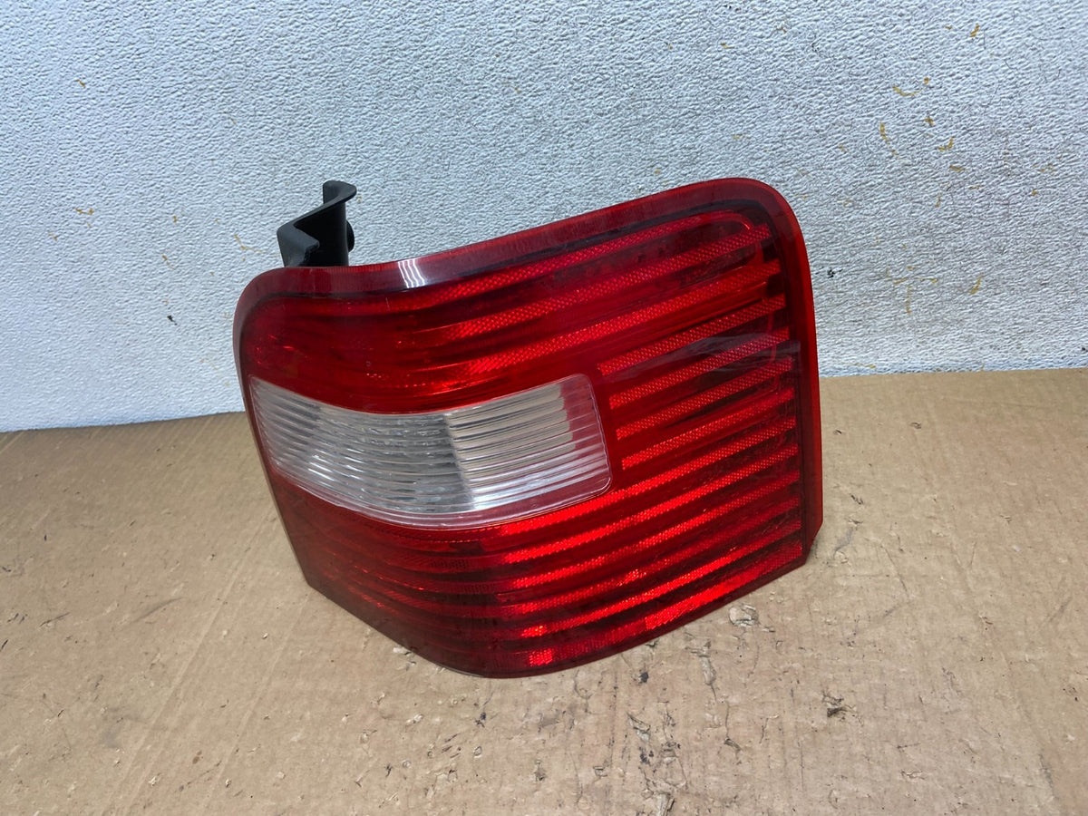 2005 2006 2007 Ford Freestyle Right Passenger RH Tail Light AI9175 LK0