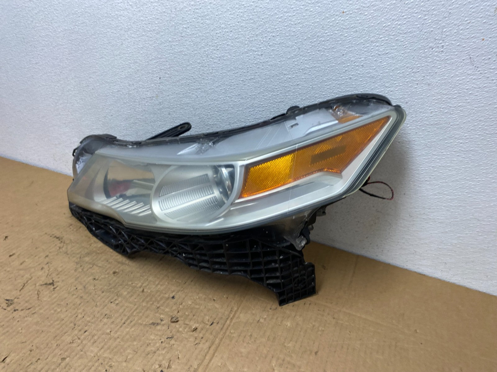 2009 to 2011 Acura TL Headlight Left Driver LH Side Xenon HID AC8130 DW1