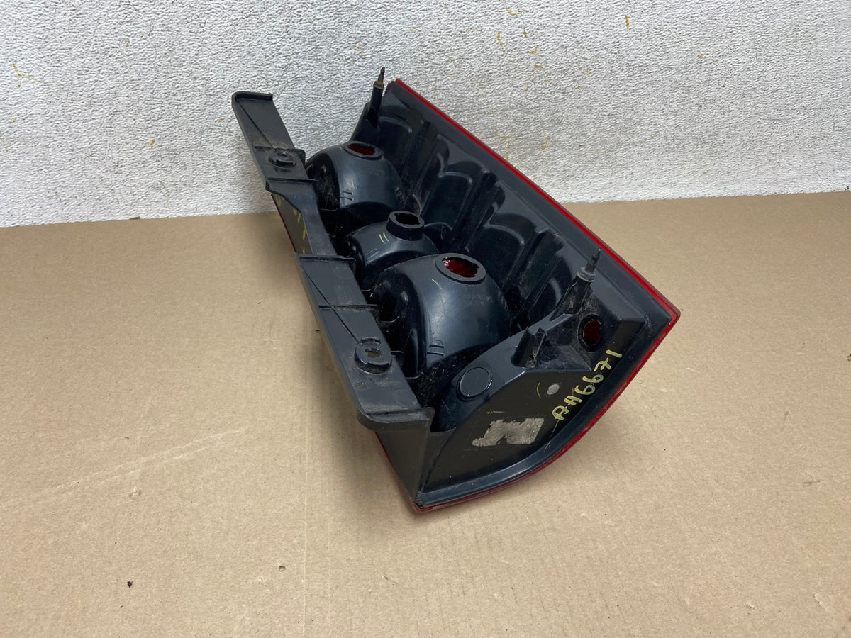 2008-2014 Chevrolet Tahoe Suburban Driver Lh Left Side Tail Light AH6671 LK5