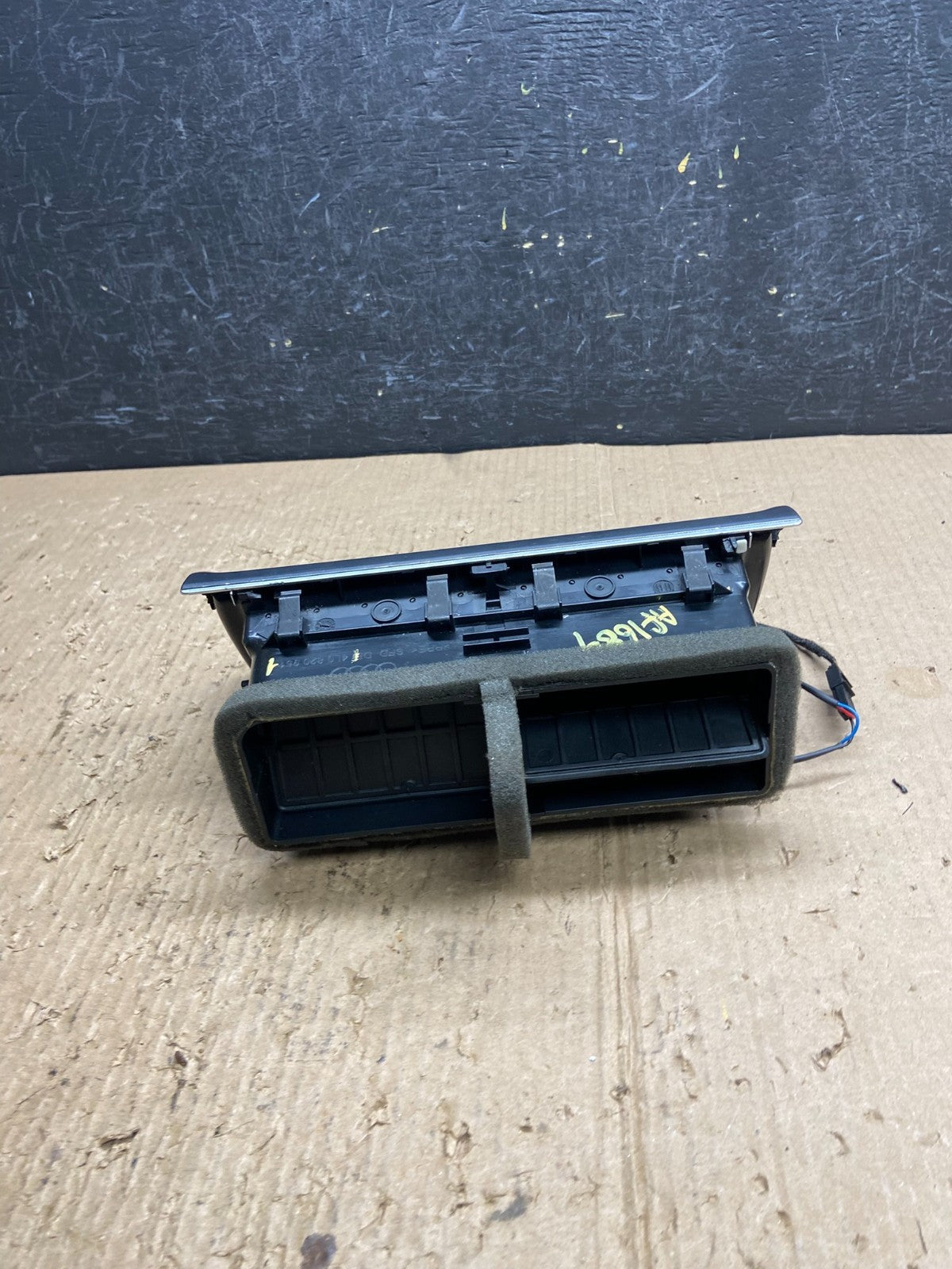2007 to 2015 AudI Q7 Center Dashboard Air Vent af1684 DG3