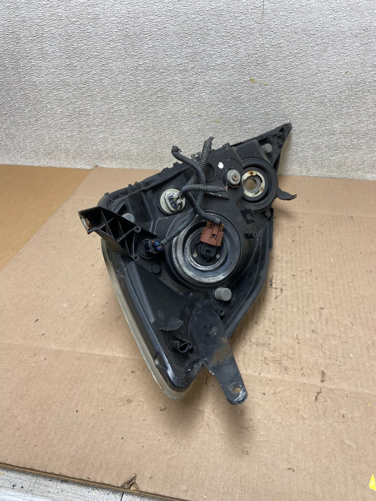2004-2005 Toyota Sienna Right Passenger Halogen Headlight OEM Z6101 DW7