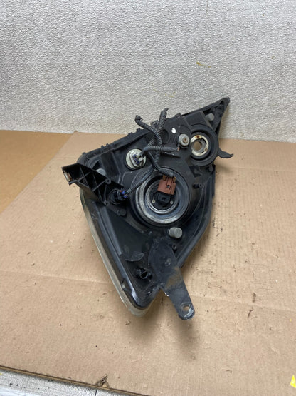 2004-2005 Toyota Sienna Right Passenger Halogen Headlight OEM Z6101 DW7