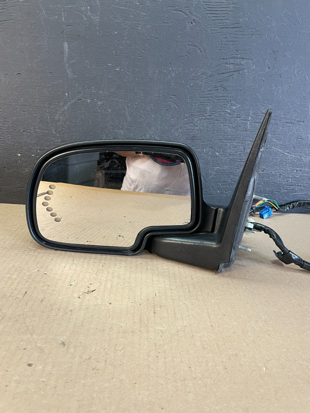 2003-2006 Chevrolet Tahoe Suburban Left Driver LH Turn Door Mirror AE1130 DW8