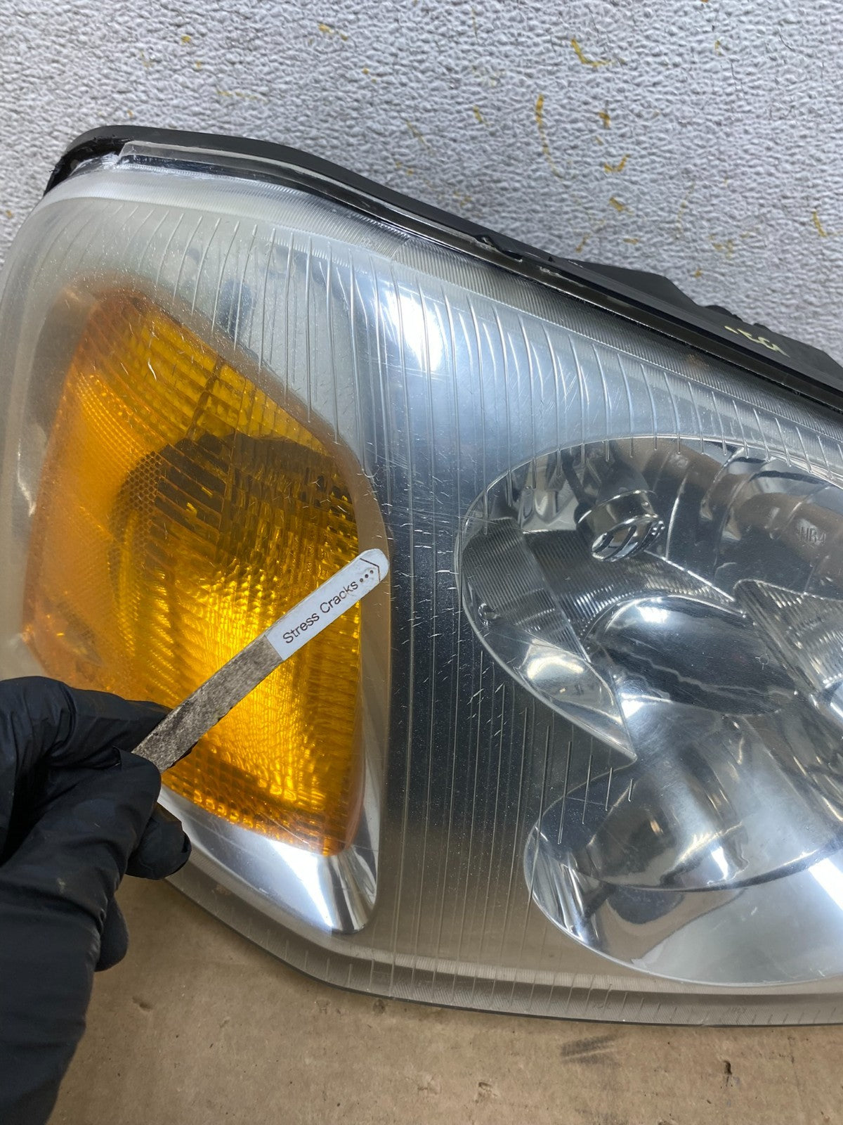2002 to 2009 Gmc Envoy Right Passenger RH Side Headlight Halogen AH8259 DW3