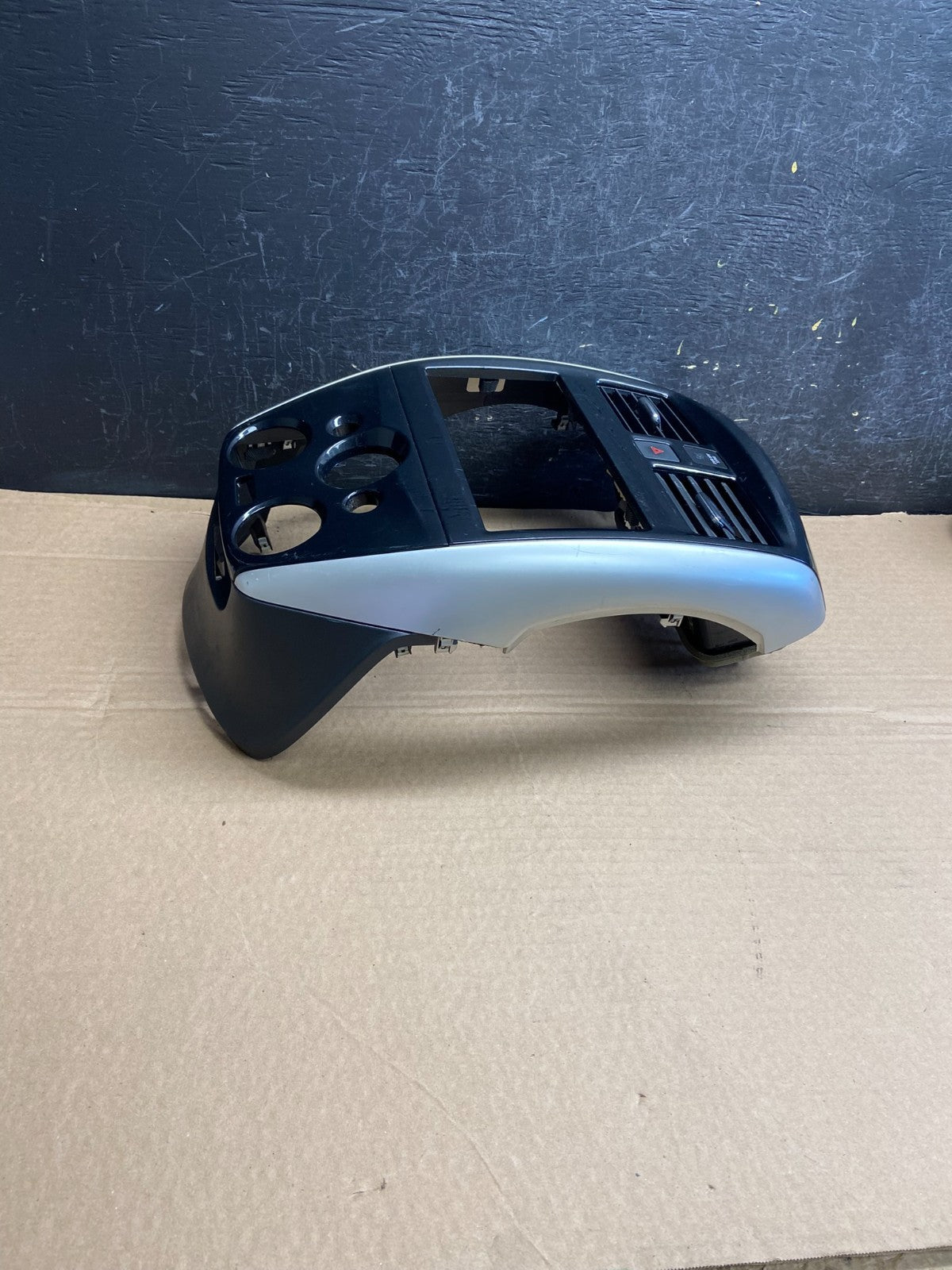 2015-2019 Nissan Versa Center Dash Radio Climate Bezel Air Vent af2404 DG2