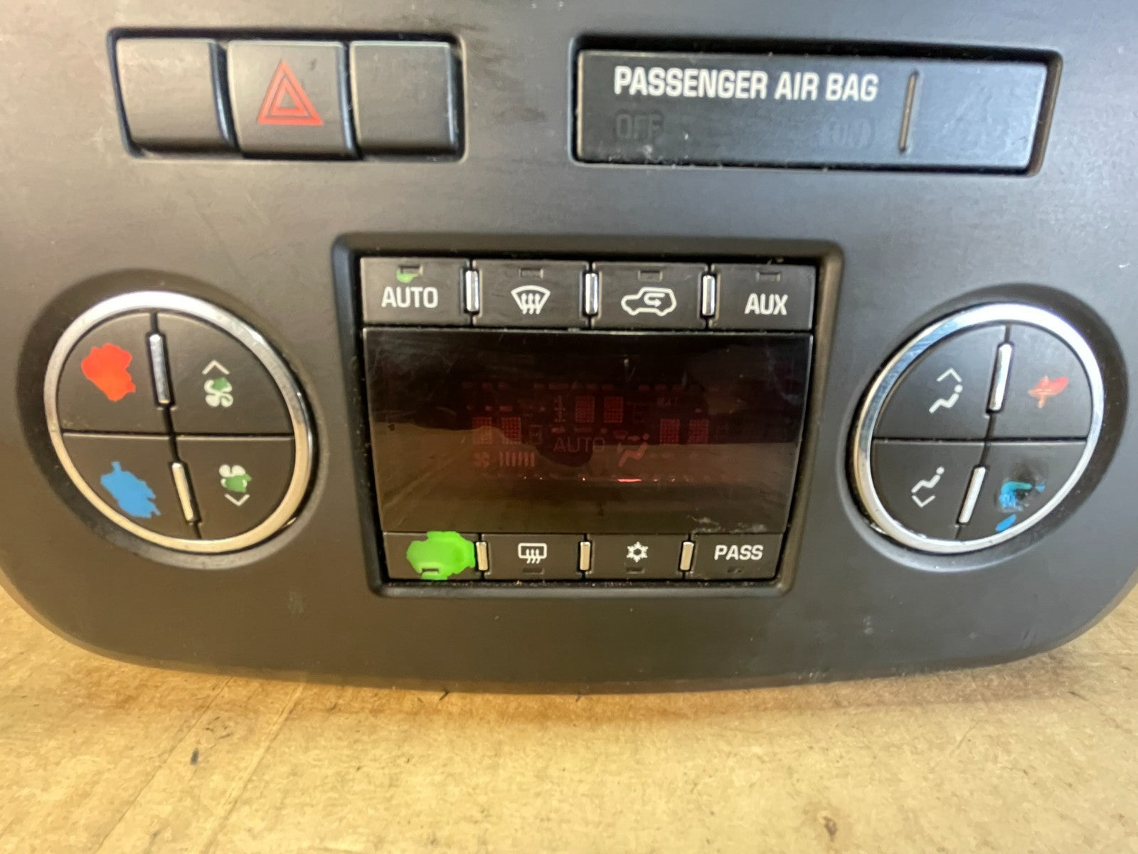 2007 to 2010 Saturn Outlook A/C HVAC Climate Control Radio Bezel Trim AC5220 DG1