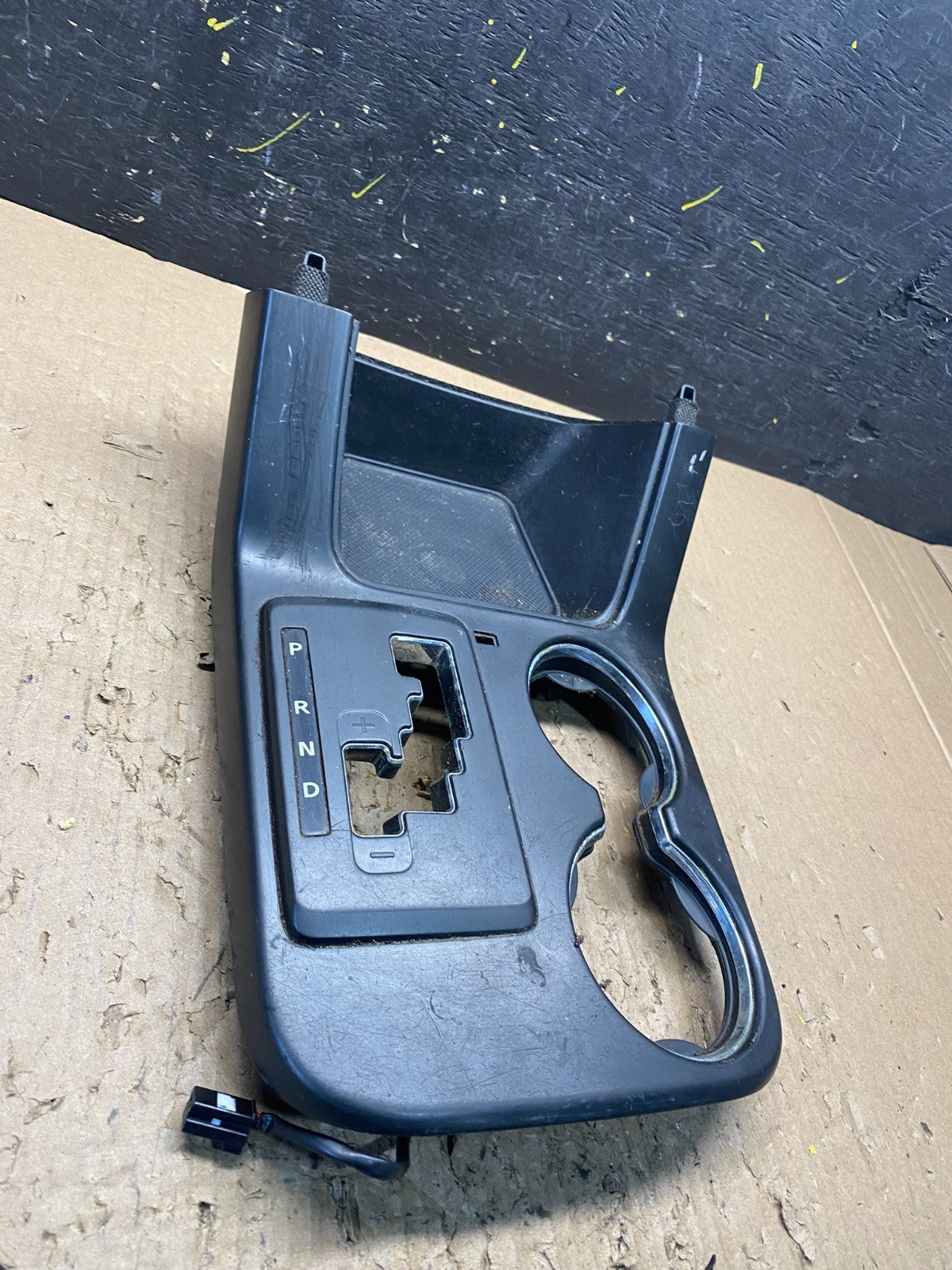 2011 to 2013 Kia Sorento Gear Shifter Panel Bezel Trim 84673-2p000 T1714 PS2