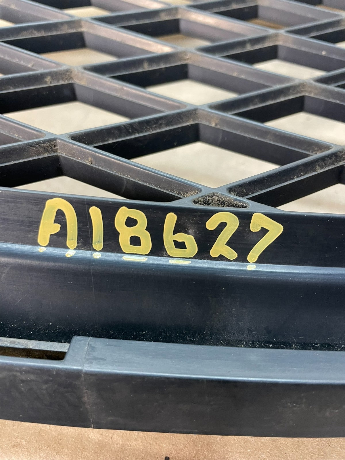 2013 to 2019 Ford Taurus Front Upper Grill Grille AI8627 DG6