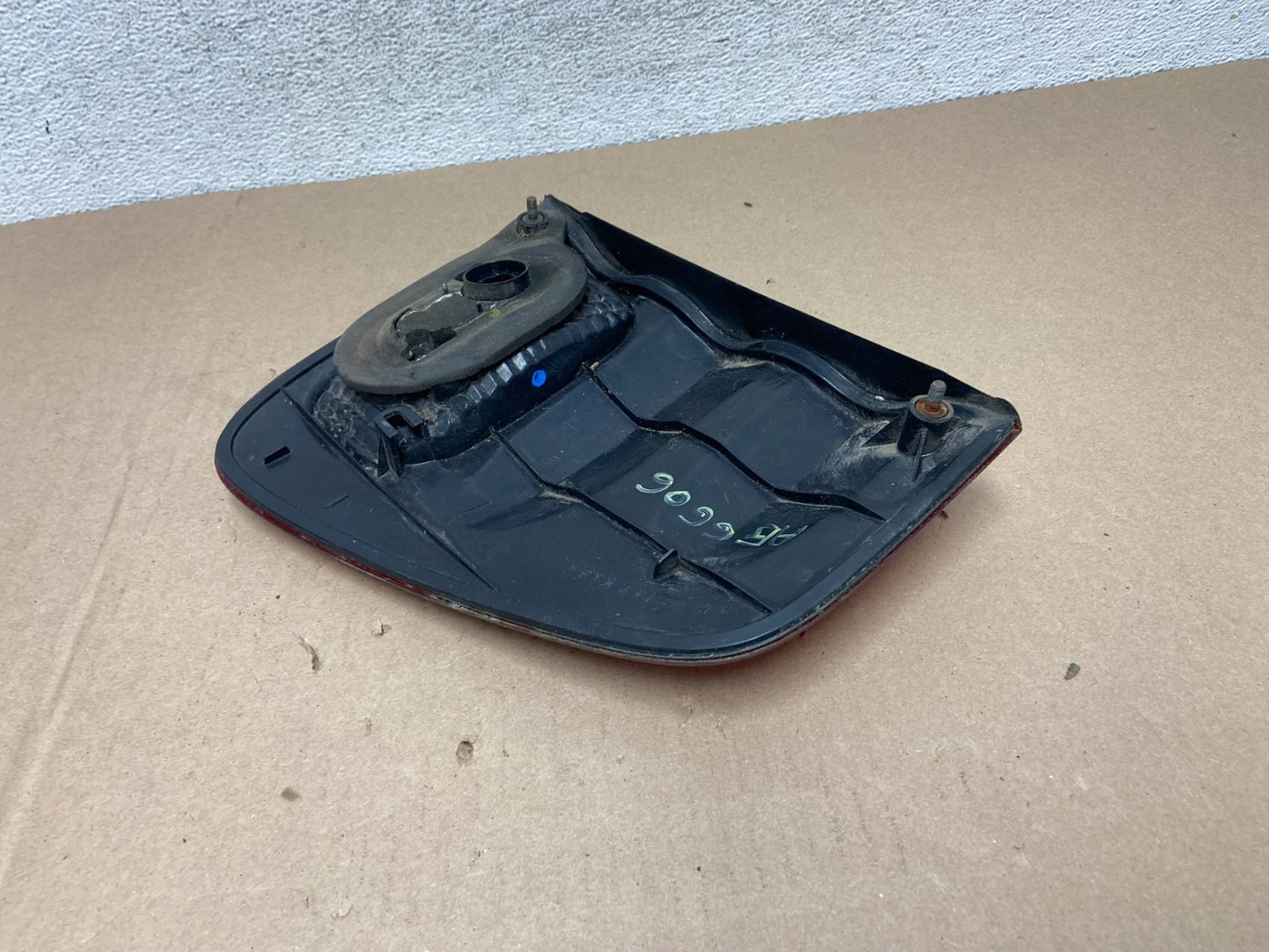 2001- 2004 Toyota Sequoia Driver Left Side Tail light Inner AG6606 DW6