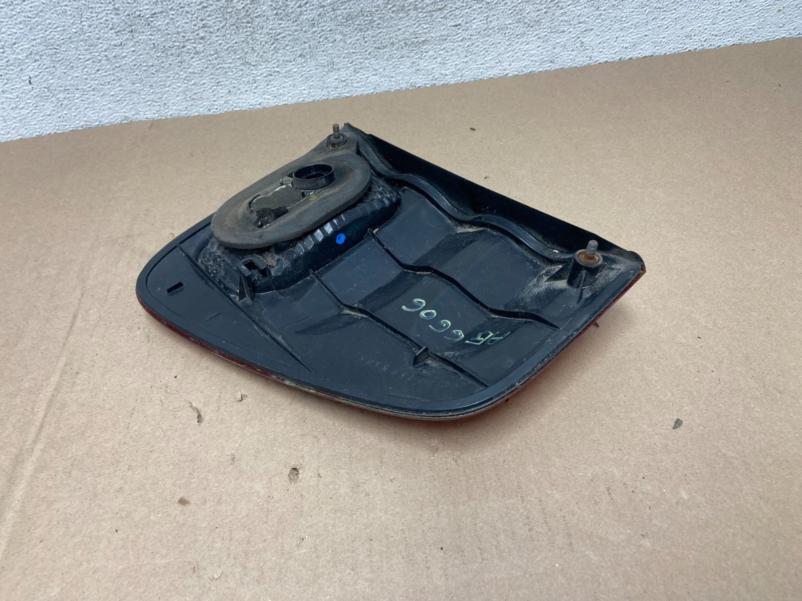 2001- 2004 Toyota Sequoia Driver Left Side Tail light Inner AG6606 DW6