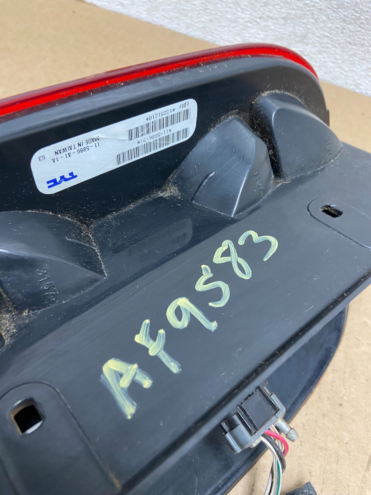 2005 2006 2007 Jeep Liberty Left Driver Lh Side Tail Light TYC AF9583 DW7