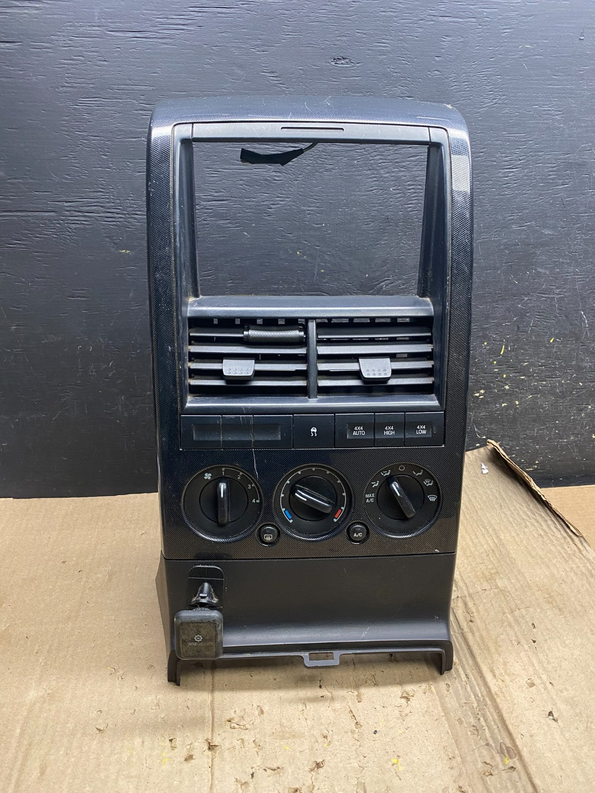 2006 - 2010 Ford Explorer Radio Heater Climate A/C Control Bezel  Trim x1977 DG0