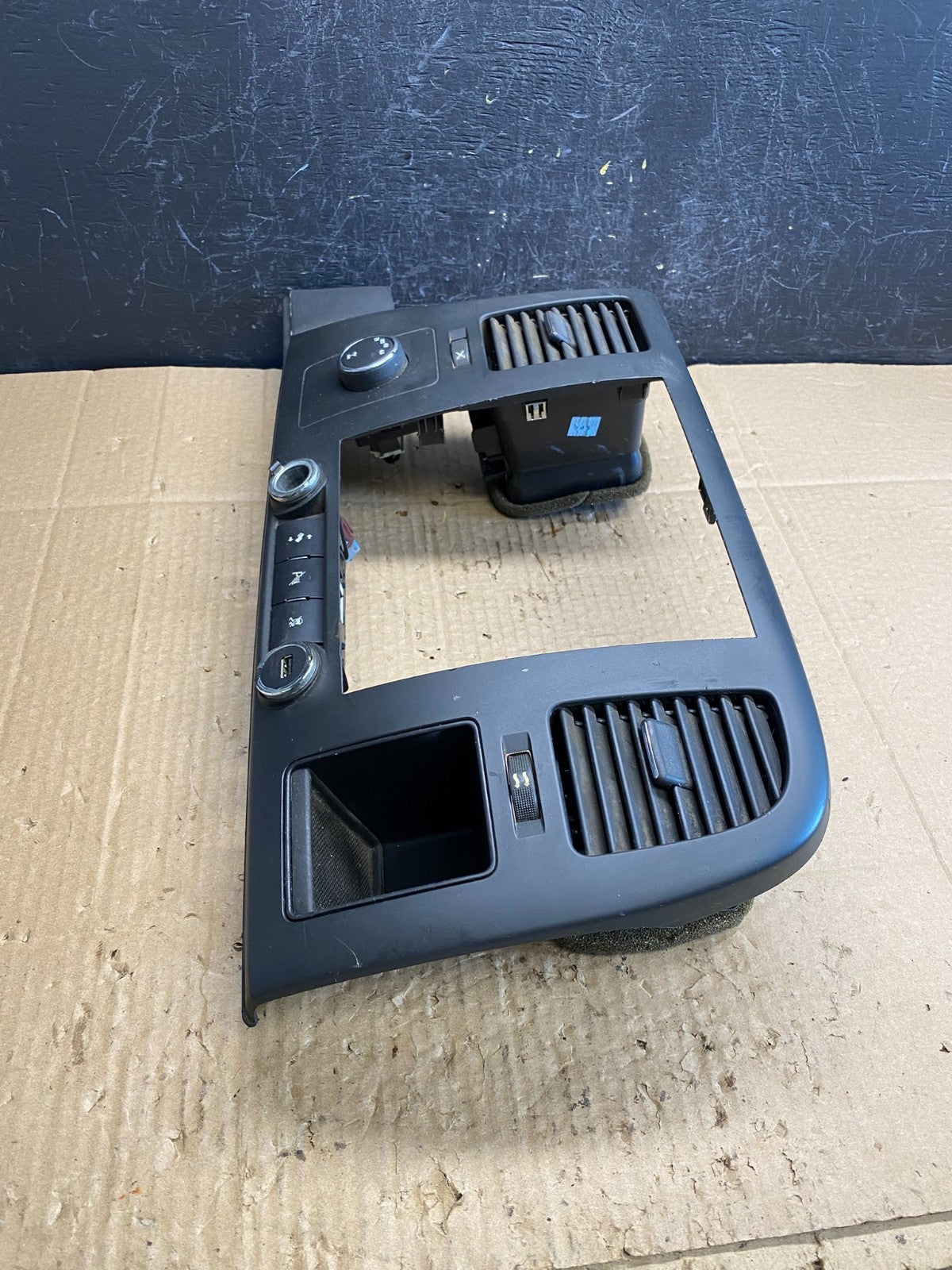 2007 to 2014 Silverado Sierra Center Console Radio Bezel Air Vents AC9545 DG2