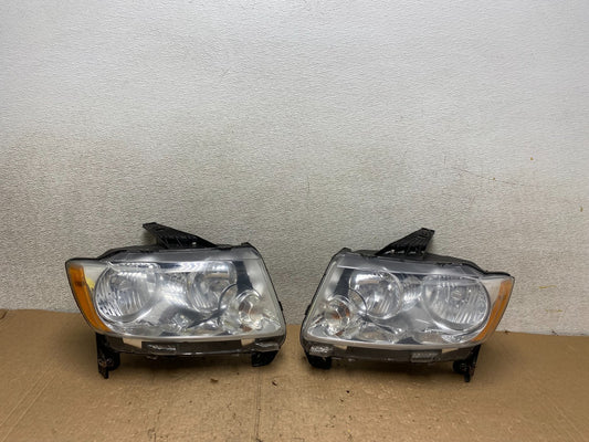 2011-2013 Jeep Grand Cherokee Left+Right Halogen Headlights V3591 DW0