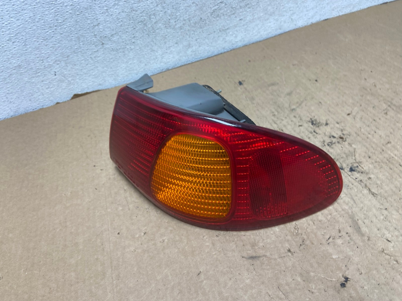 1998 1999 2000 Toyota Corolla Right Passenger Side Tail light AG2516 LK1