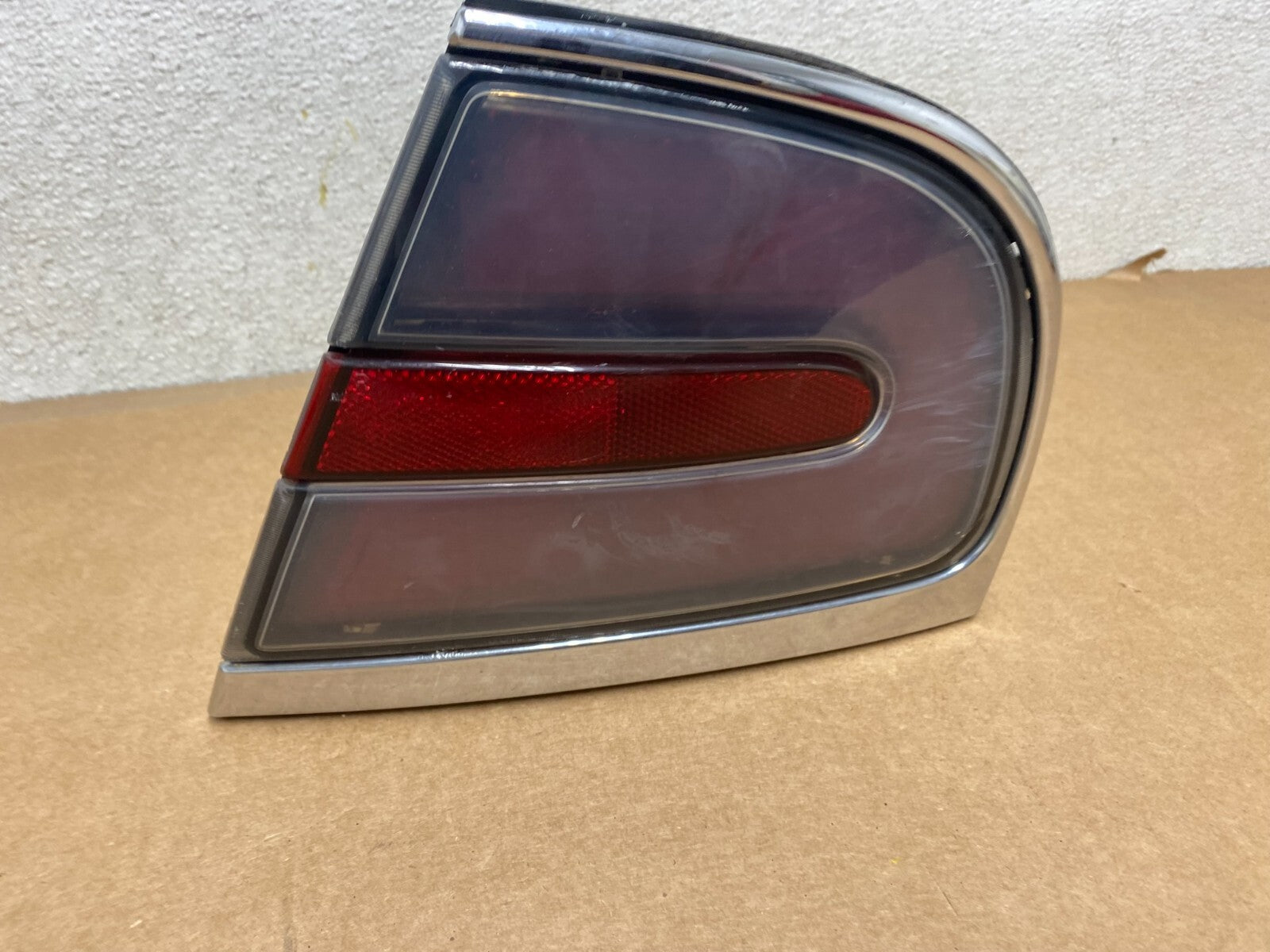1997-1998 Buick Park Avenue Ave Right Passenger Rh Side Tail Light OEM L0201 DW0