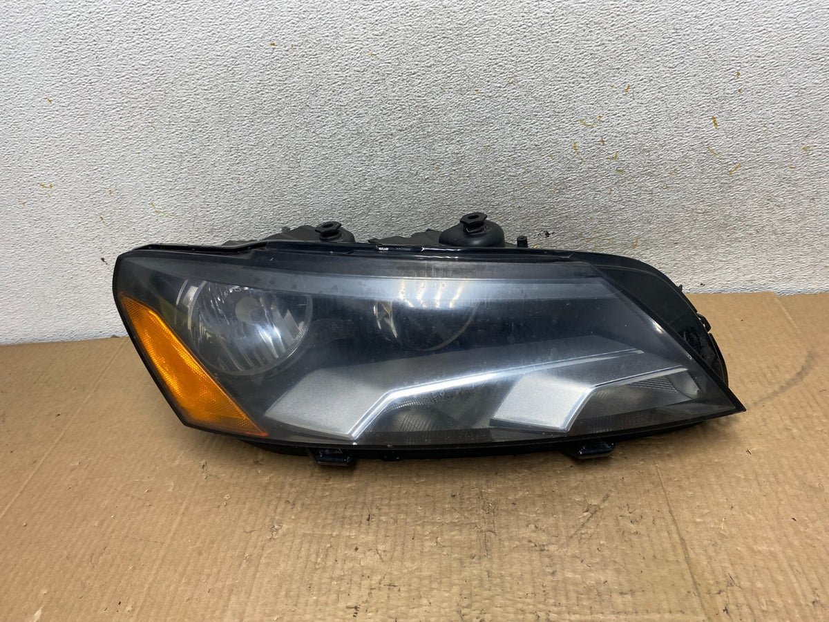 2012-2015 Volkswagen Passat Right Passenger RH Halogen Headlight AI8073 DW0