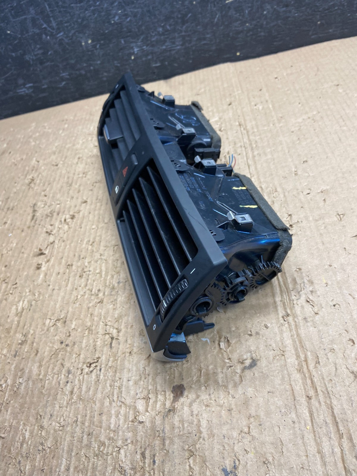 2007 to 2013 BMW X5 X6 Center Console Dash Air Vent af1705 DG2