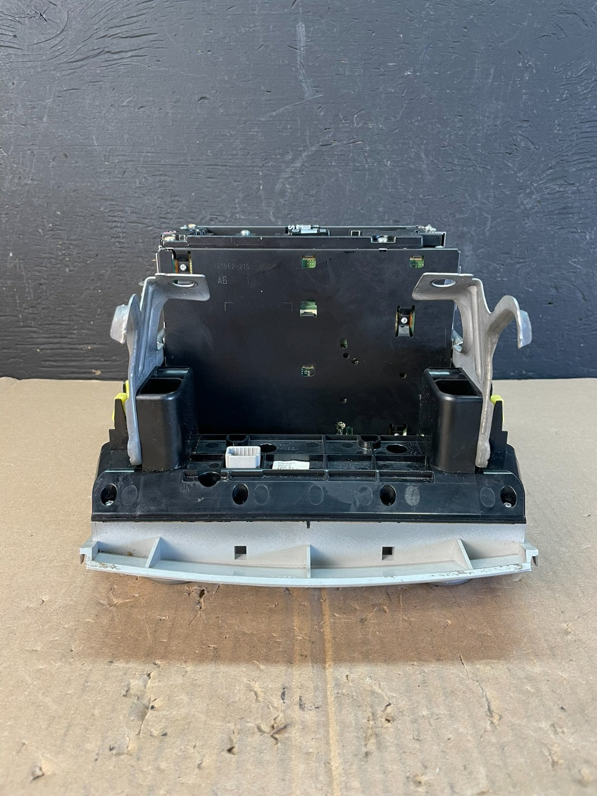 2010 2011 Toyota Camry Radio AM/FM CD Player Climate Control AD5967 DG7