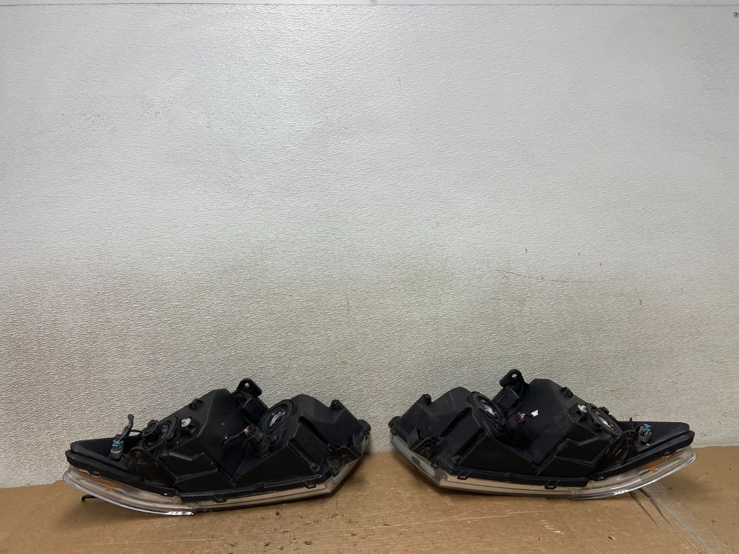 2009 to 2017 Dodge Journey Headlights Left+Right Set Halogen Z3740 PS7