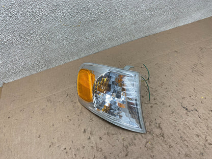 2001-2002 Toyota Corolla Right Passenger Turn Signal/Marker Light Oem Z6482 DW1