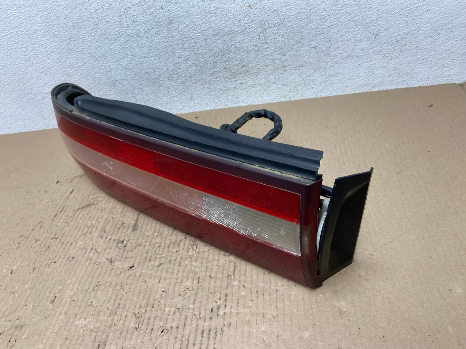 1995 1996 Lexus ES300 Left Driver LH Side Tail Light AE7111 LK1