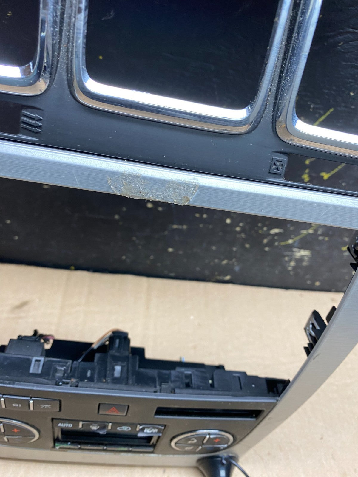 2007 - 2012 GMC Acadia A/C Heater Climate Control Radio Panel Bezel OEM z0126 DG2