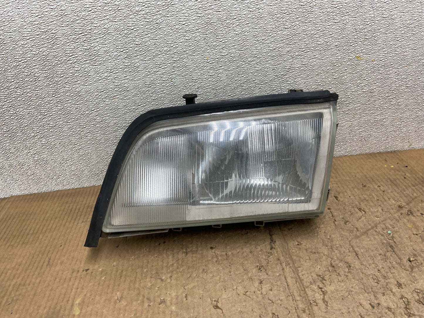 1994-1996 Mercedes C C230 W202 Front Left Driver LH Side Headlight AA8439 DW0