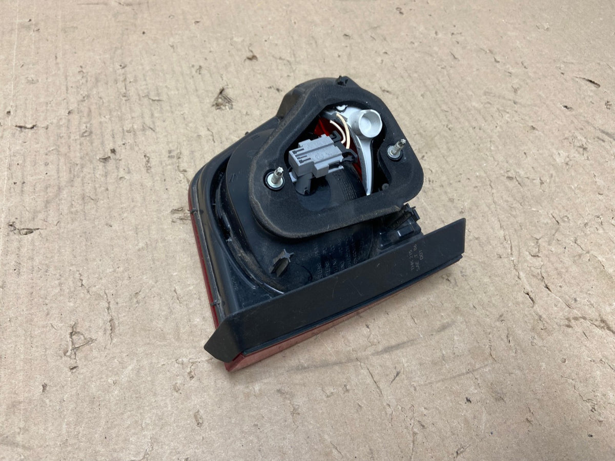 2009-2011 Volkswagen Tiguan Right Passenger Side Inner Tail Light AH6947 LK5