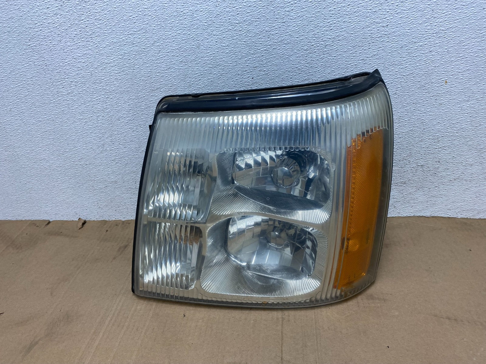 2002 to 2006 Cadillac Escalade Left Driver Lh Xenon HID Headlight AE9081 DW0