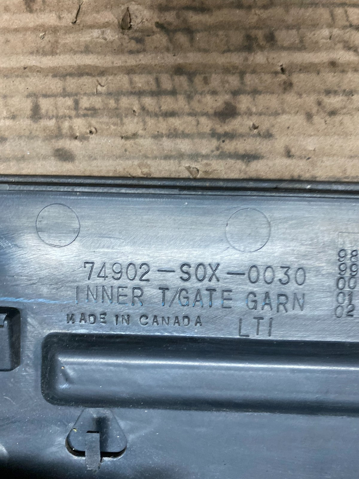 1999 to 2004 Honda Odyssey Rear Trunk Spoiler Gate Oem V2570 DG12