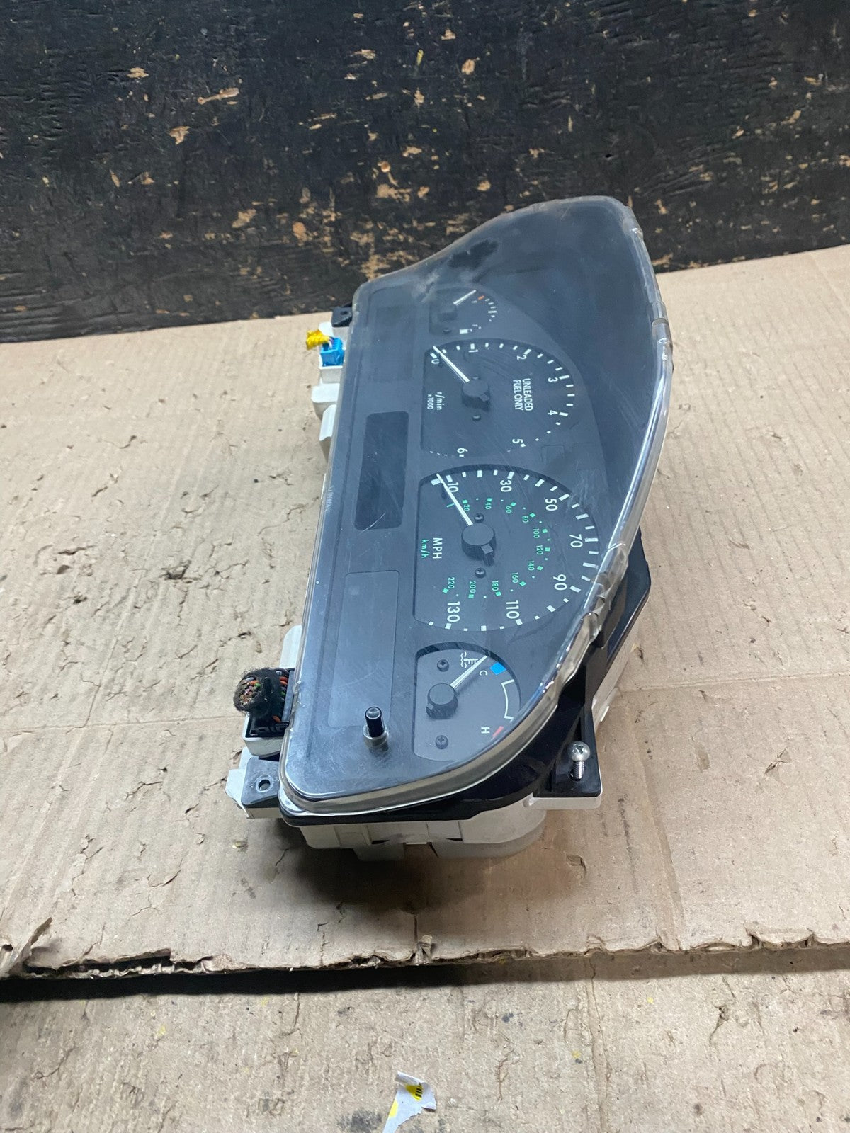 1998 to 1999 Land Rover Range Rover Speedometer Cluster Gauge x8085 DG3