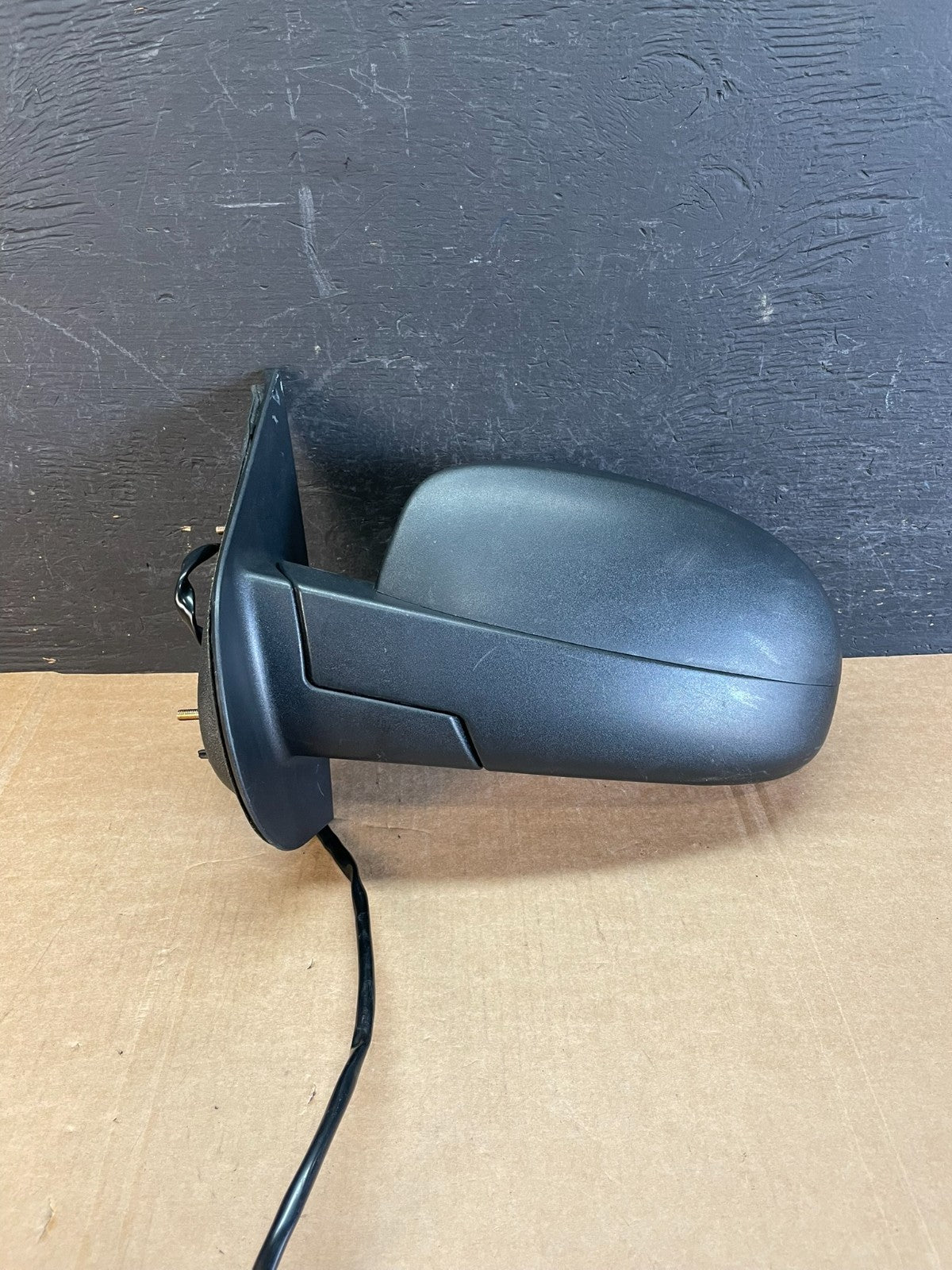 2007 to 2013 Chevrolet Tahoe Silverado Suburban Left Driver Mirror AE8301 DW0