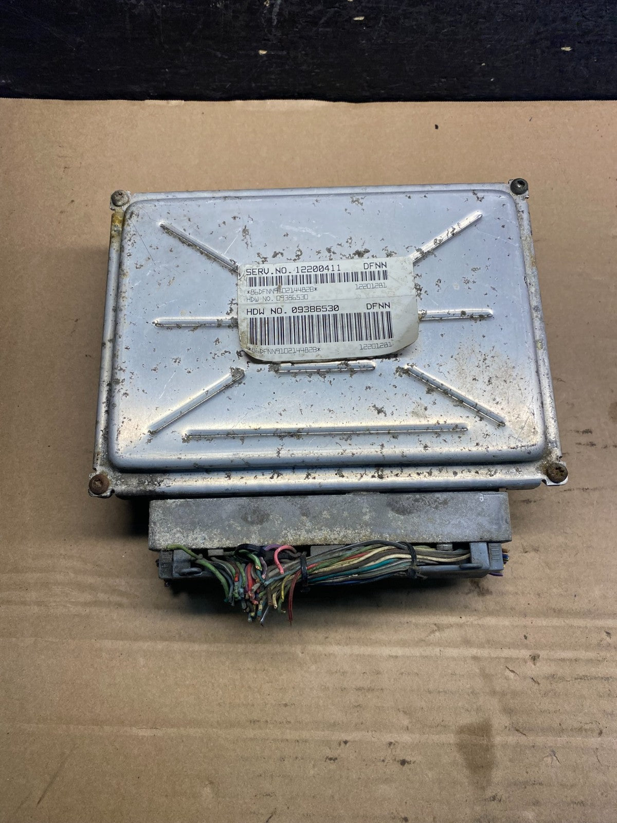 2001-2002 Silverado Tahoe Engine Computer Module 12200411 ECM ECU AE2101 DW0
