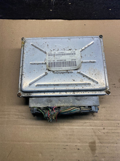 2001-2002 Silverado Tahoe Engine Computer Module 12200411 ECM ECU AE2101 DW0