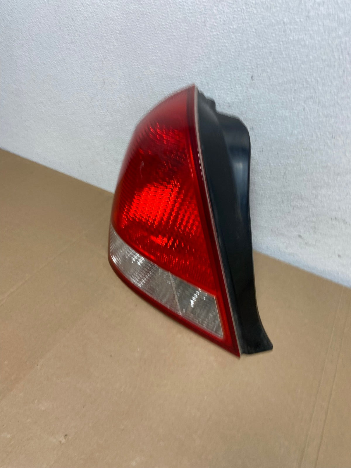 2001-2003 Sedan Hyundai Elantra Left Driver Lh Side Tail Light Oem AC5551 LK1