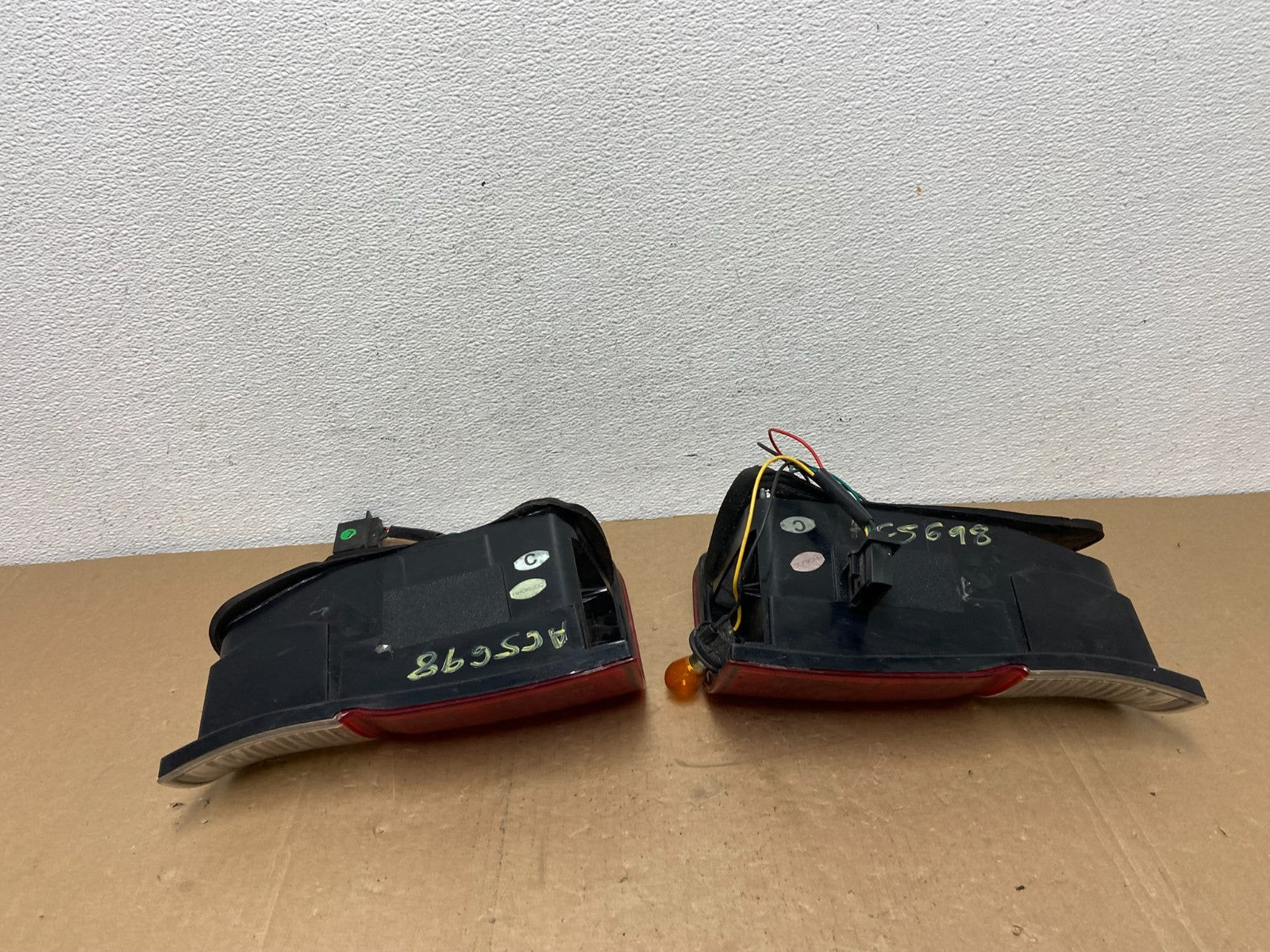 2000 to 2006 Bmw X5 Left+Right Set Outer Tail Lights AC5698 DG5